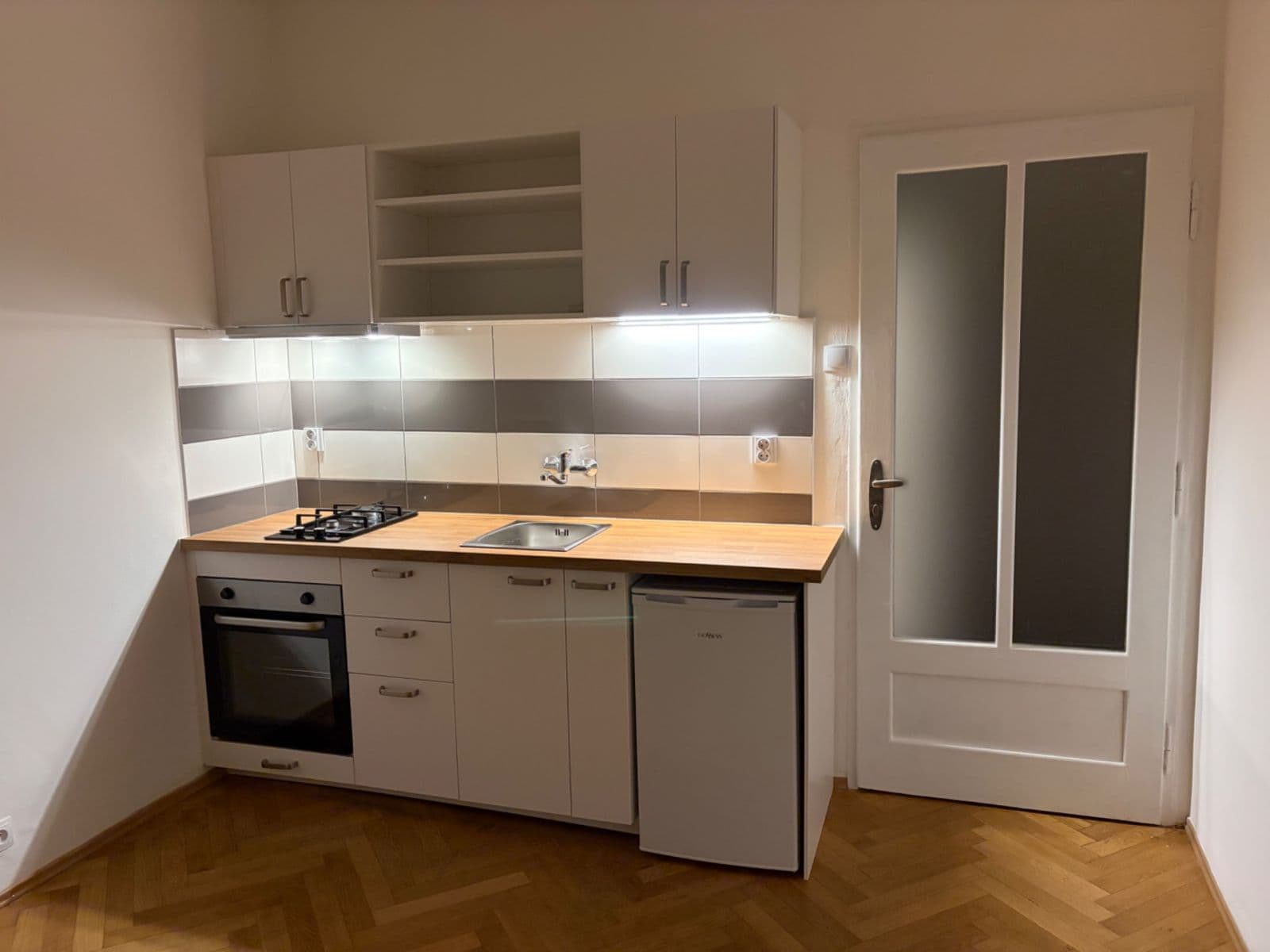 Small studio flat to rent, 31 m², Ondříčkova, Prague, Prague Small studio flat to rent, 31 m², Ondříčkova, Prague, Prague