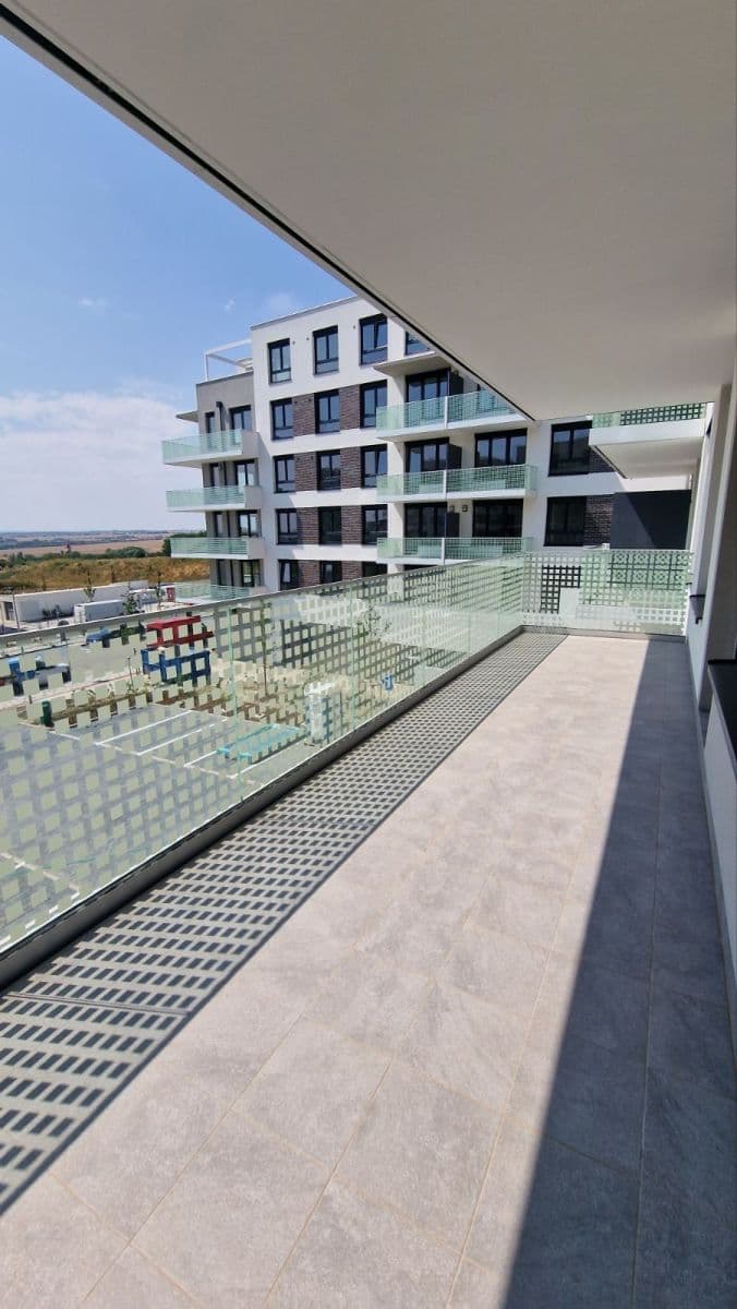 3 bedroom with open-plan kitchen flat to rent, 113 m², Thomasova, Prague, Prague 3 bedroom with open-plan kitchen flat to rent, 113 m², Thomasova, Prague, Prague