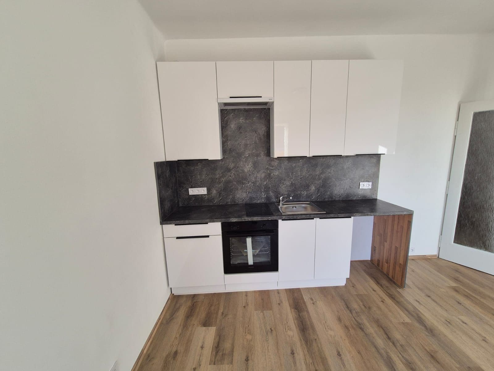 Studio flat to rent, 32 m², Žitomírská, Prague, Prague Studio flat to rent, 32 m², Žitomírská, Prague, Prague