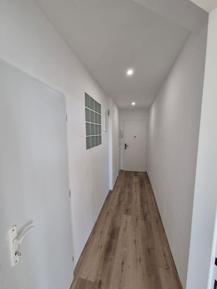 Studio flat to rent, 32 m², Žitomírská, Prague, Prague Studio flat to rent, 32 m², Žitomírská, Prague, Prague