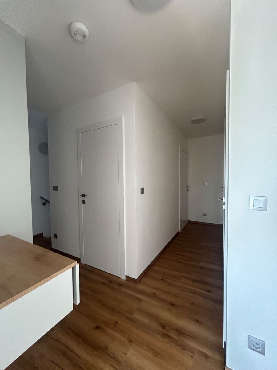 3 bedroom with open-plan kitchen flat to rent, 102 m², Libuše Šafránkové, Šlapanice, Jihomoravský Region 3 bedroom with open-plan kitchen flat to rent, 102 m², Libuše Šafránkové, Šlapanice, Jihomoravský Region
