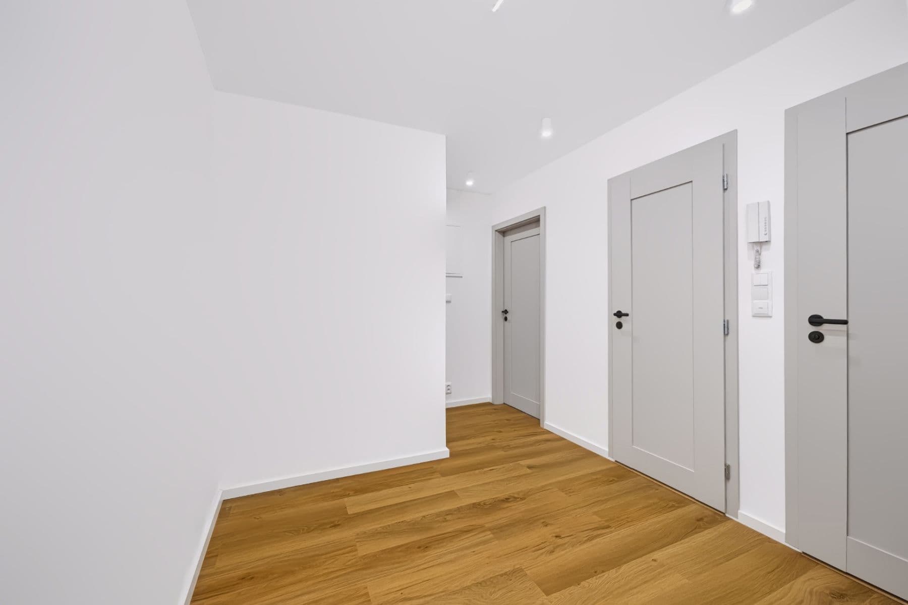 3 bedroom with open-plan kitchen flat for sale, 78 m², Hlavní, Prague, Prague 3 bedroom with open-plan kitchen flat for sale, 78 m², Hlavní, Prague, Prague