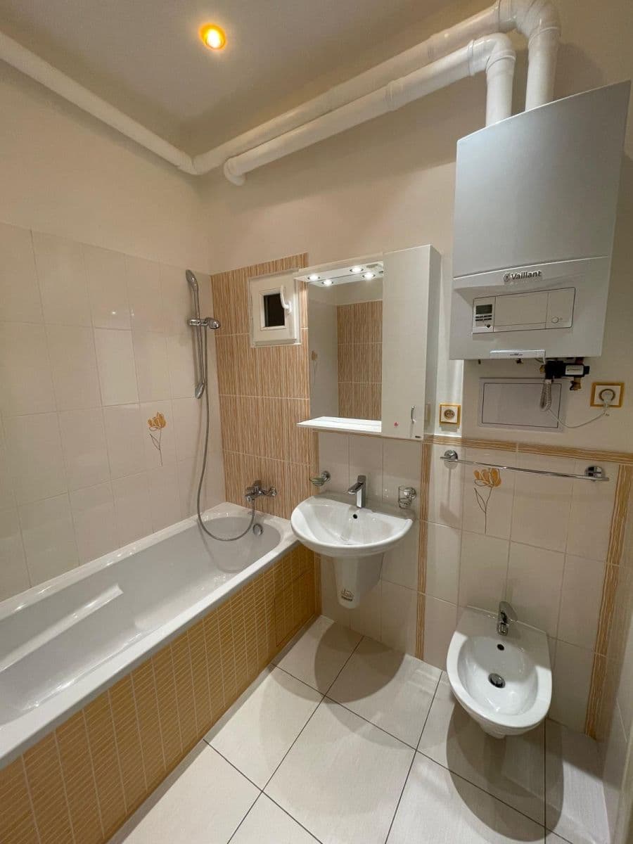 3 bedroom flat to rent, 110 m², Lucemburská, Prague, Prague 3 bedroom flat to rent, 110 m², Lucemburská, Prague, Prague