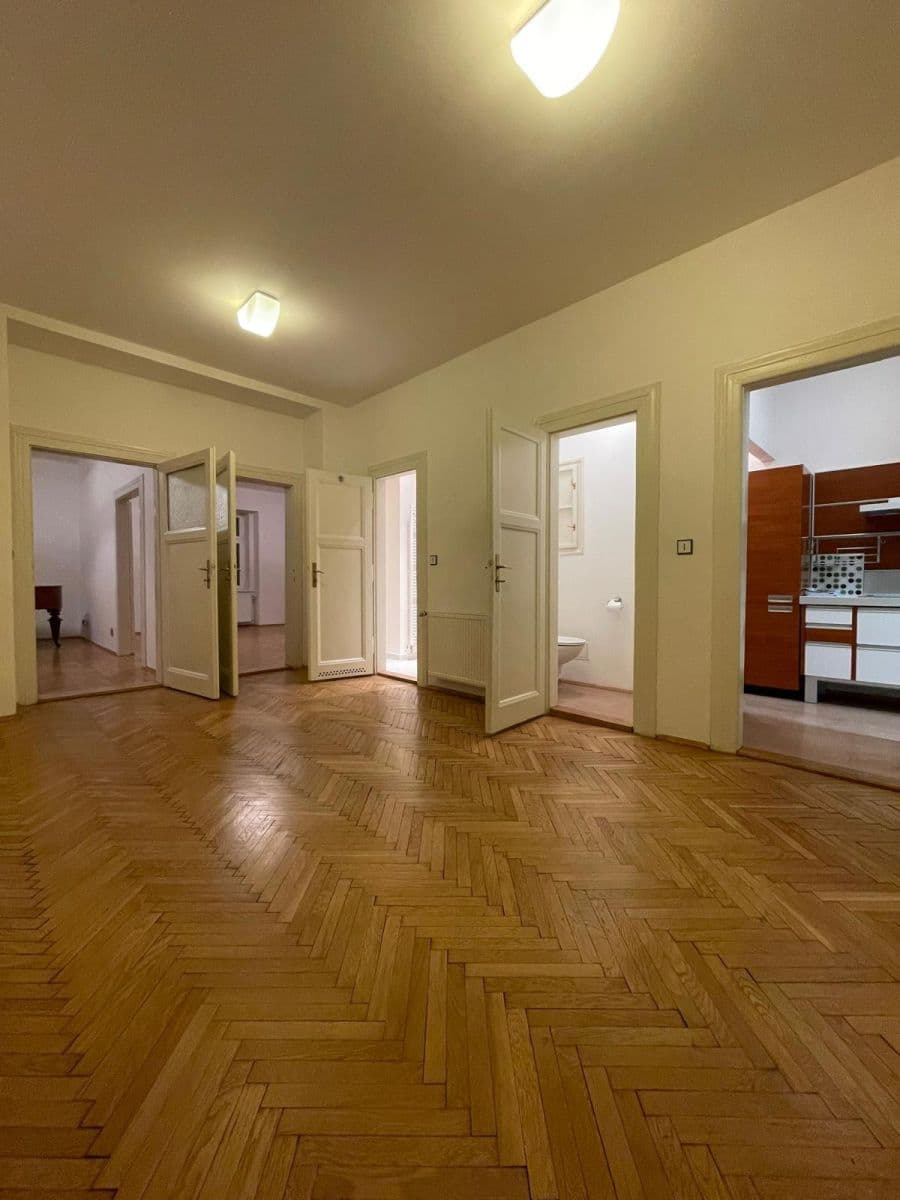 3 bedroom flat to rent, 110 m², Lucemburská, Prague, Prague 3 bedroom flat to rent, 110 m², Lucemburská, Prague, Prague