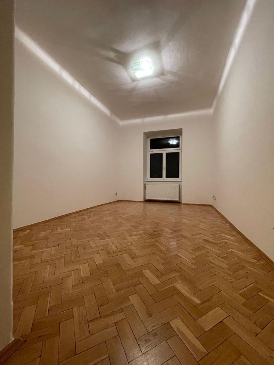 3 bedroom flat to rent, 110 m², Lucemburská, Prague, Prague 3 bedroom flat to rent, 110 m², Lucemburská, Prague, Prague