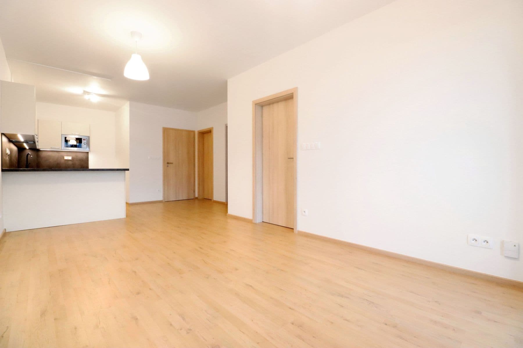 1 bedroom with open-plan kitchen flat to rent, 53 m², Velvarská, Horoměřice, Středočeský Region 1 bedroom with open-plan kitchen flat to rent, 53 m², Velvarská, Horoměřice, Středočeský Region