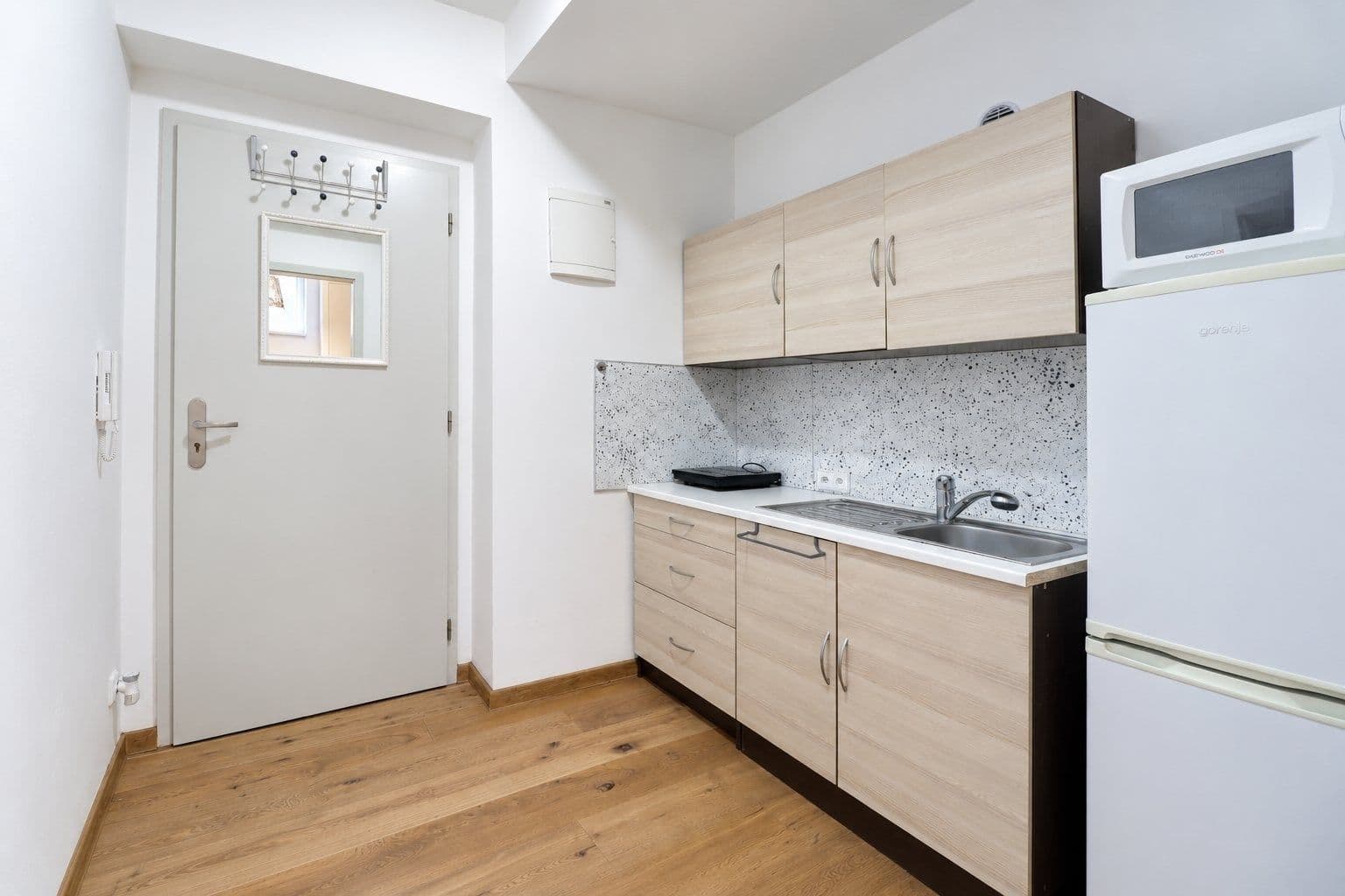 Studio flat to rent, 22 m², Velvarská, Prague, Prague Studio flat to rent, 22 m², Velvarská, Prague, Prague