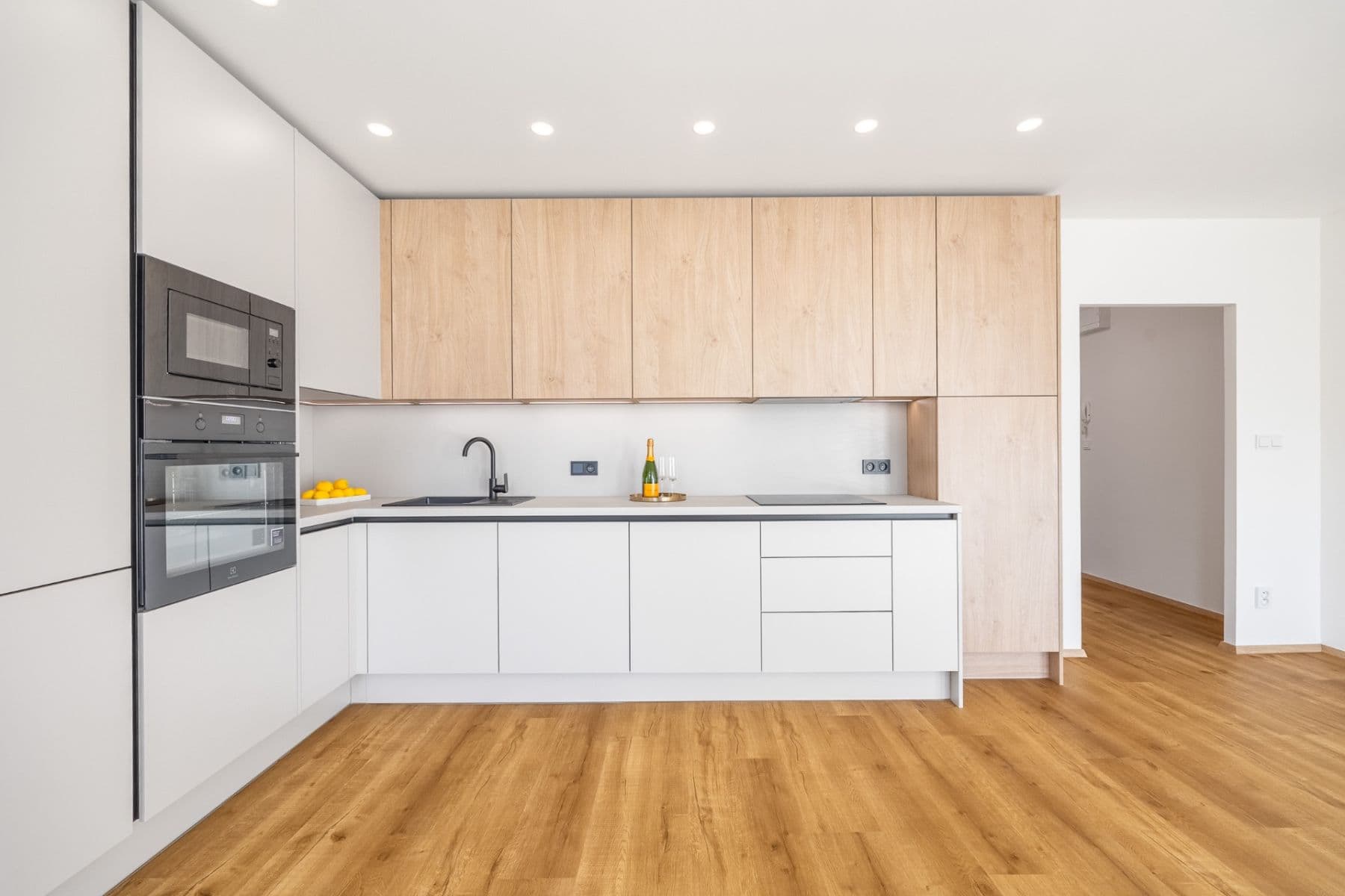 2 bedroom with open-plan kitchen flat for sale, 81 m², Borovanského, Prague, Prague 2 bedroom with open-plan kitchen flat for sale, 81 m², Borovanského, Prague, Prague