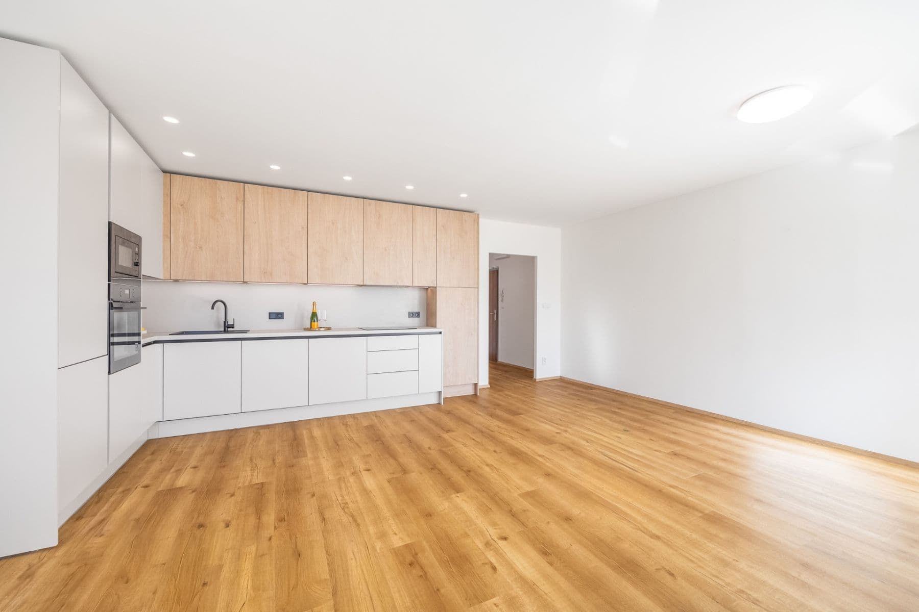 2 bedroom with open-plan kitchen flat for sale, 81 m², Borovanského, Prague, Prague 2 bedroom with open-plan kitchen flat for sale, 81 m², Borovanského, Prague, Prague