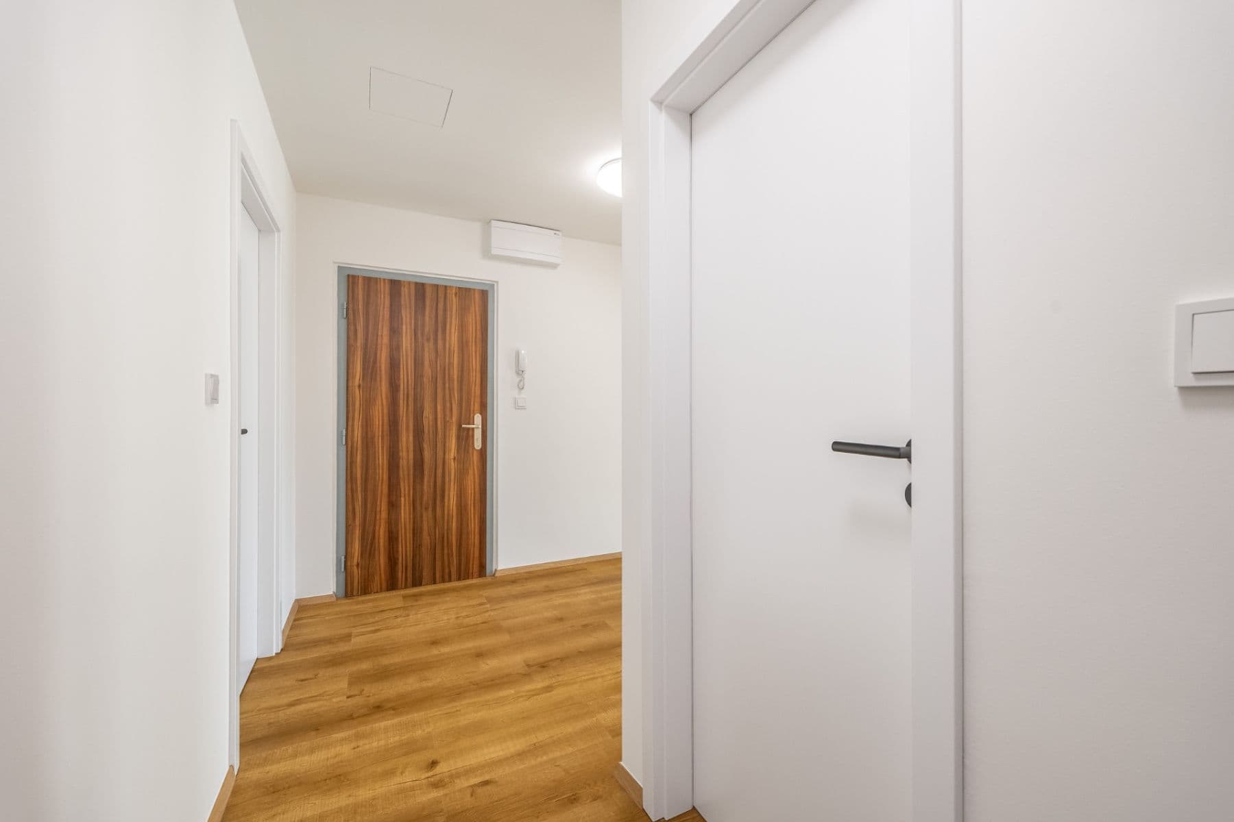 2 bedroom with open-plan kitchen flat for sale, 81 m², Borovanského, Prague, Prague 2 bedroom with open-plan kitchen flat for sale, 81 m², Borovanského, Prague, Prague