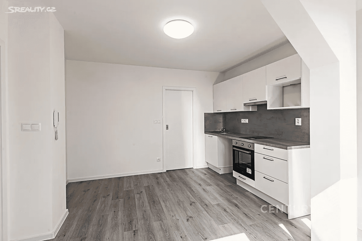 1 bedroom with open-plan kitchen flat to rent, 33 m², Humna, Kladno, Středočeský Region 1 bedroom with open-plan kitchen flat to rent, 33 m², Humna, Kladno, Středočeský Region
