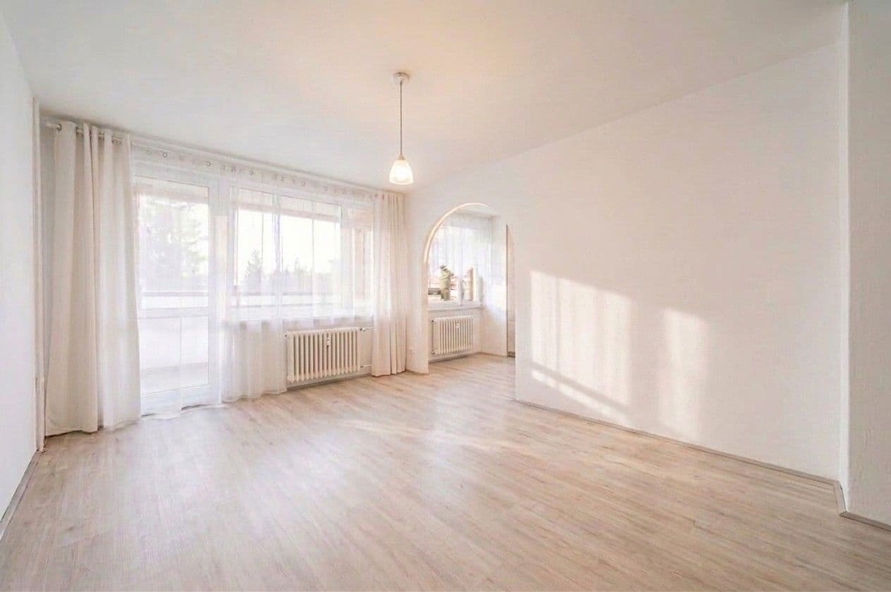 2 bedroom with open-plan kitchen flat to rent, 75 m², Jažlovická, Prague, Prague 2 bedroom with open-plan kitchen flat to rent, 75 m², Jažlovická, Prague, Prague