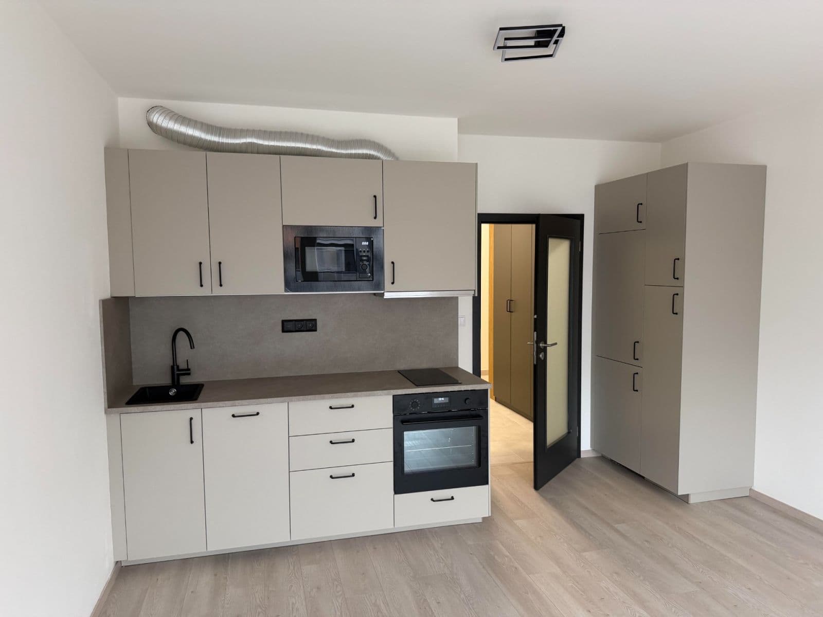 Studio flat to rent, 36 m², Gerstelova, Prague, Prague Studio flat to rent, 36 m², Gerstelova, Prague, Prague