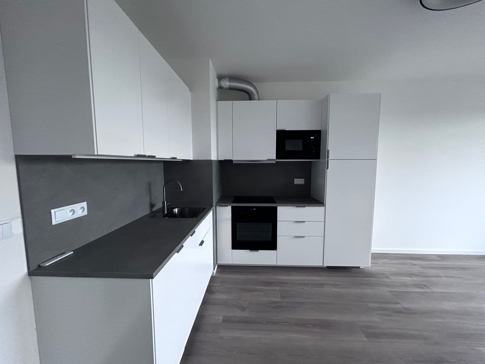 1 bedroom with open-plan kitchen flat to rent, 50 m², Divíškové, Prague, Prague 1 bedroom with open-plan kitchen flat to rent, 50 m², Divíškové, Prague, Prague