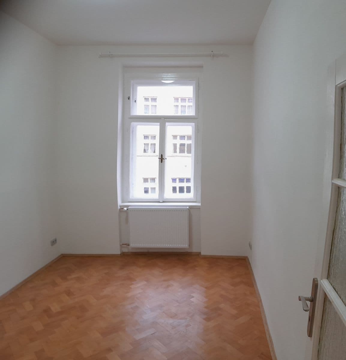 2 bedroom flat to rent, 64 m², Viktora Huga, Prague, Prague 2 bedroom flat to rent, 64 m², Viktora Huga, Prague, Prague