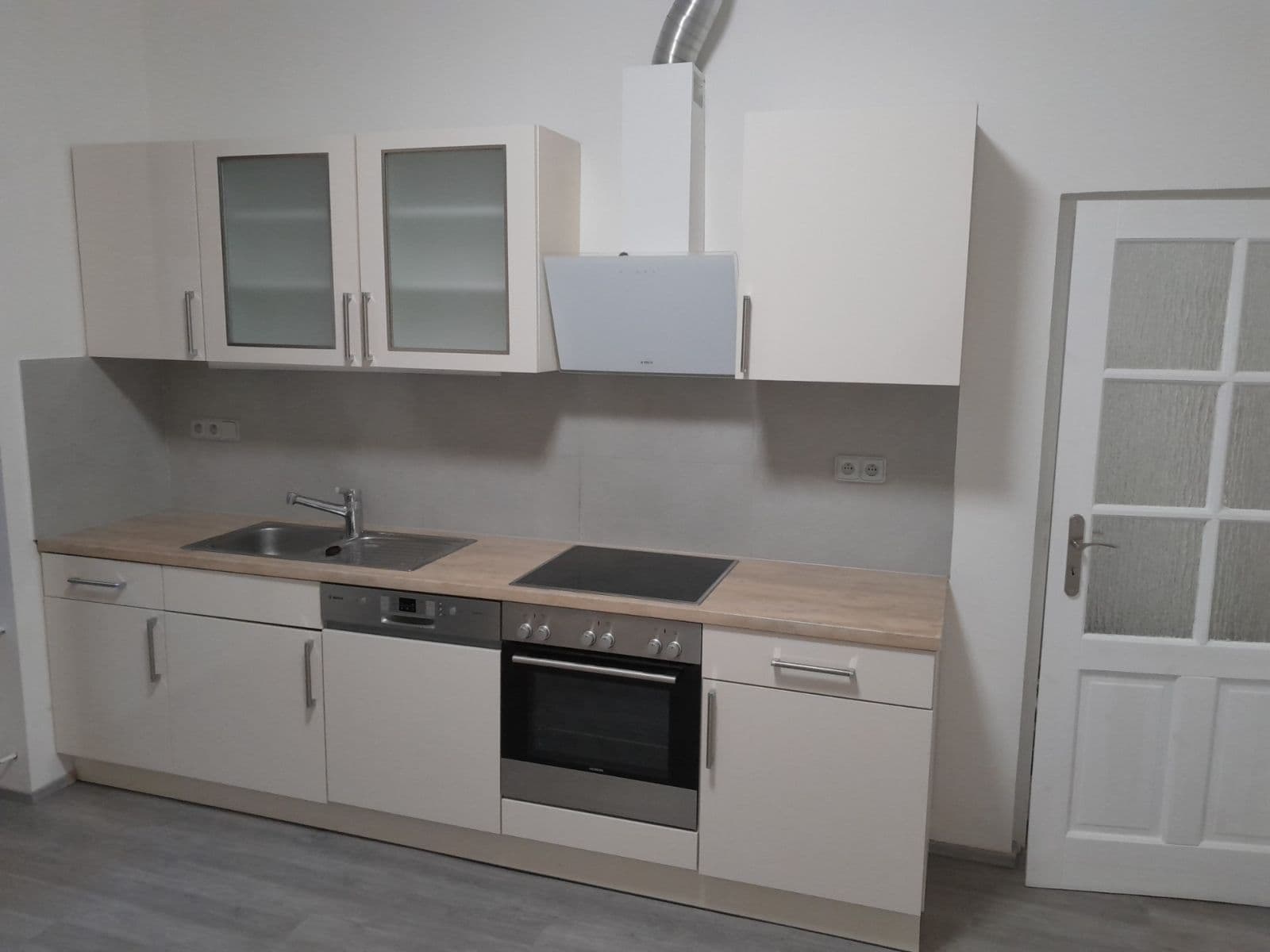 2 bedroom flat to rent, 64 m², Viktora Huga, Prague, Prague 2 bedroom flat to rent, 64 m², Viktora Huga, Prague, Prague