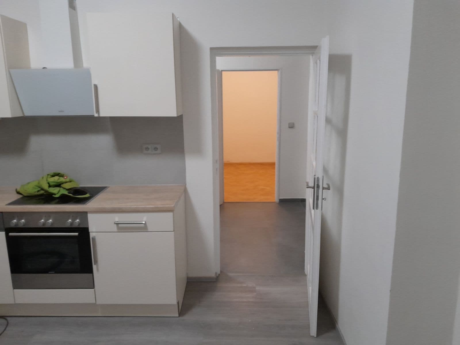 2 bedroom flat to rent, 64 m², Viktora Huga, Prague, Prague 2 bedroom flat to rent, 64 m², Viktora Huga, Prague, Prague