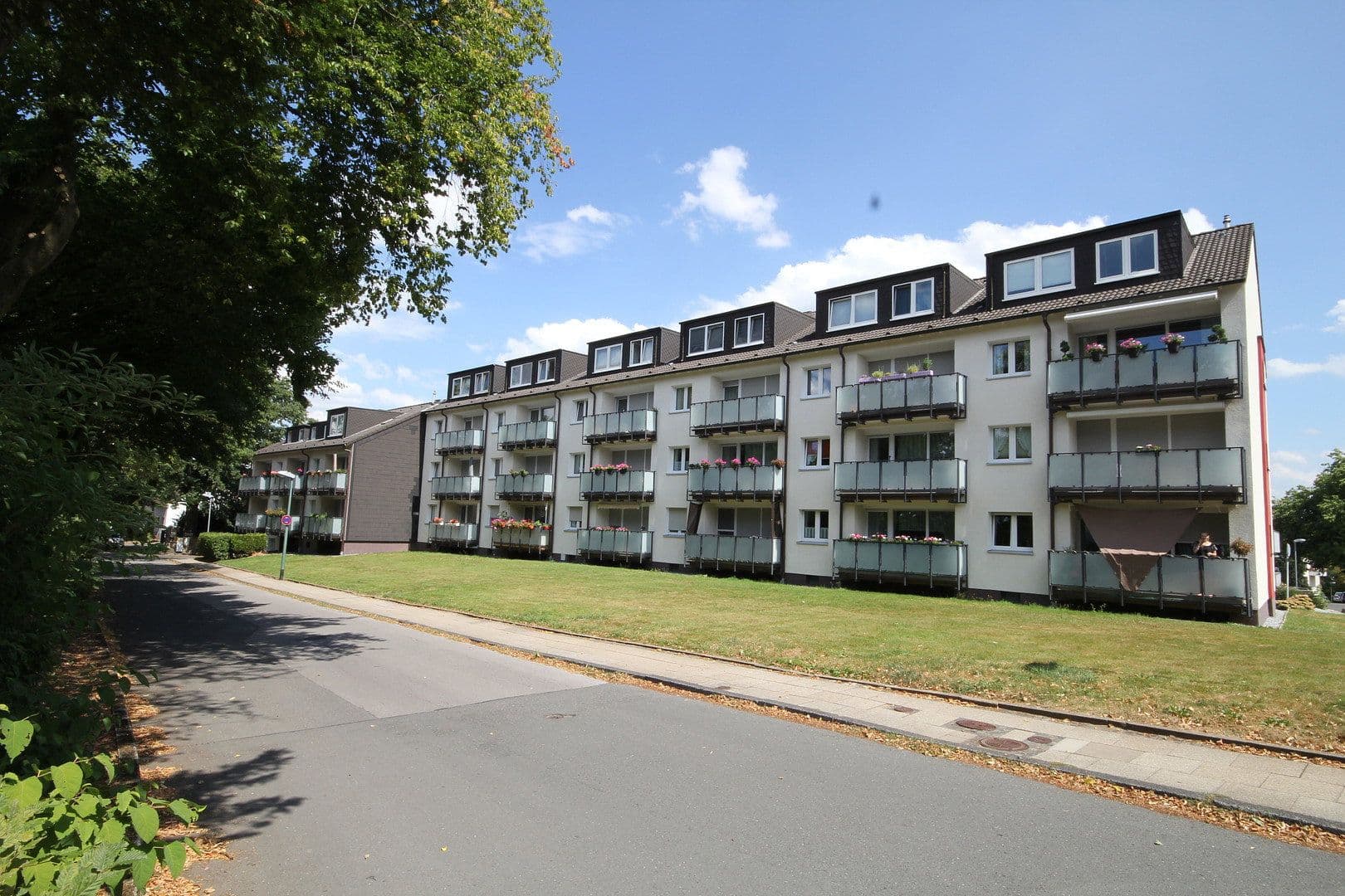 2 bedroom with open-plan kitchen flat to rent, 72 m², Geismarweg 14, Essen-Heisingen, North Rhine-Westphalia 2 bedroom with open-plan kitchen flat to rent, 72 m², Geismarweg 14, Essen-Heisingen, North Rhine-Westphalia