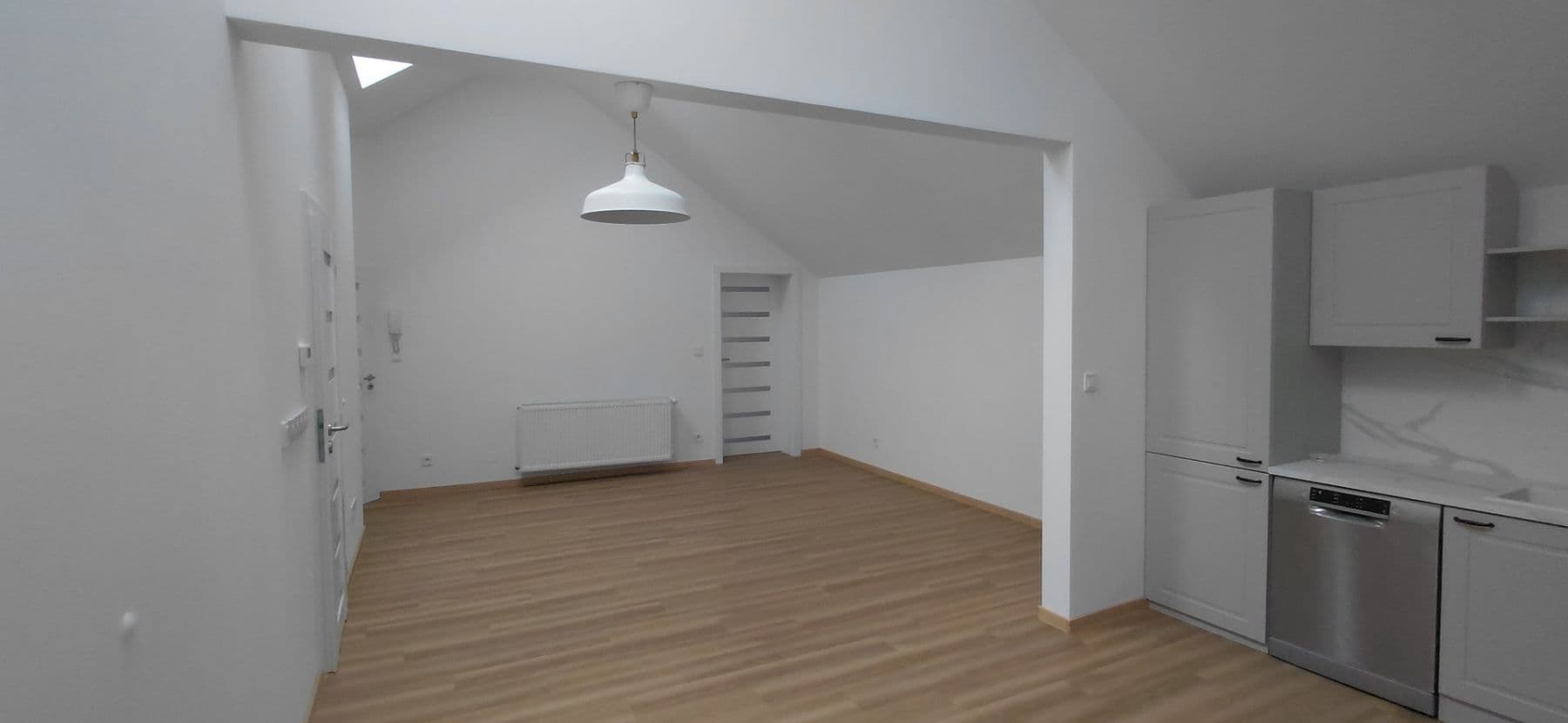 3 bedroom with open-plan kitchen flat to rent, 155 m², Jednostranná, Prague, Prague 3 bedroom with open-plan kitchen flat to rent, 155 m², Jednostranná, Prague, Prague