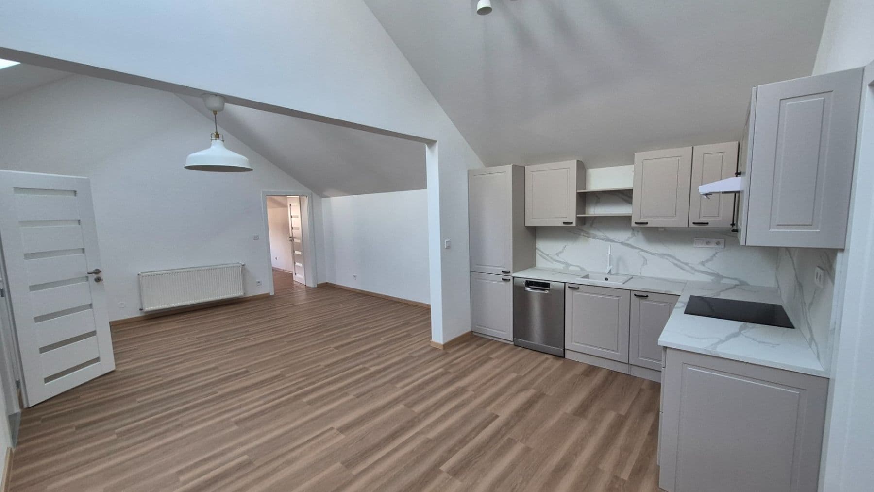 3 bedroom with open-plan kitchen flat to rent, 155 m², Jednostranná, Prague, Prague 3 bedroom with open-plan kitchen flat to rent, 155 m², Jednostranná, Prague, Prague