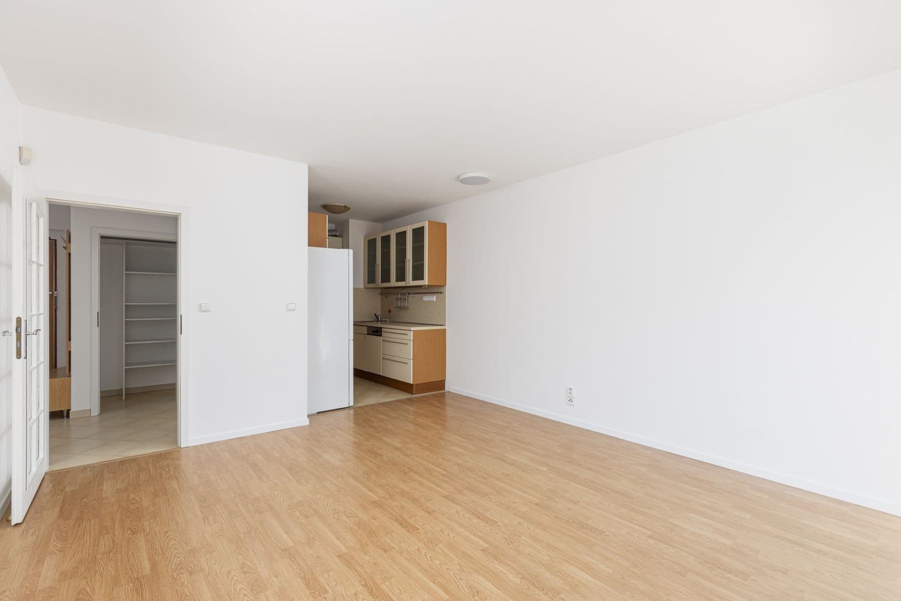 1 bedroom with open-plan kitchen flat to rent, 53 m², Velenovského, Prague, Prague 1 bedroom with open-plan kitchen flat to rent, 53 m², Velenovského, Prague, Prague
