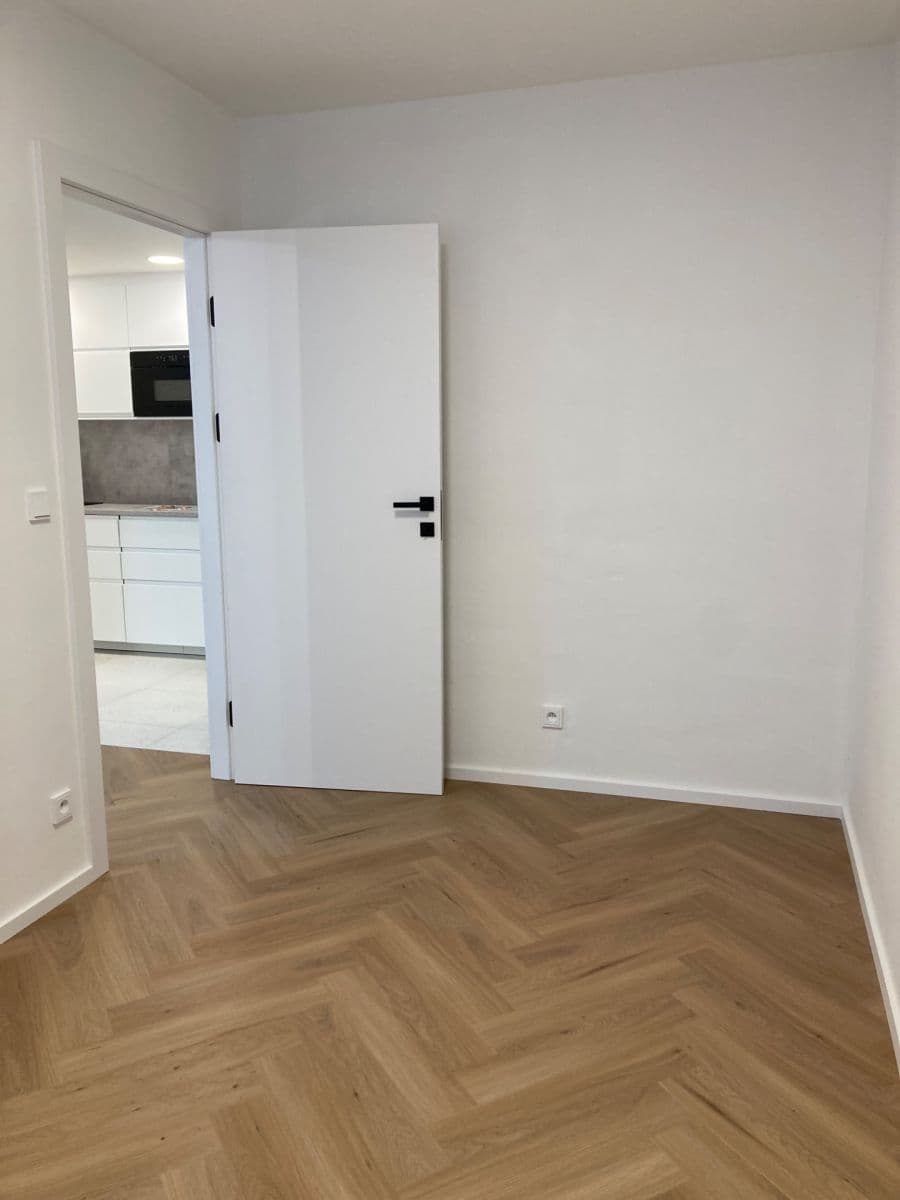 2 bedroom with open-plan kitchen flat to rent, 64 m², Merhautova, Brno, Jihomoravský Region 2 bedroom with open-plan kitchen flat to rent, 64 m², Merhautova, Brno, Jihomoravský Region
