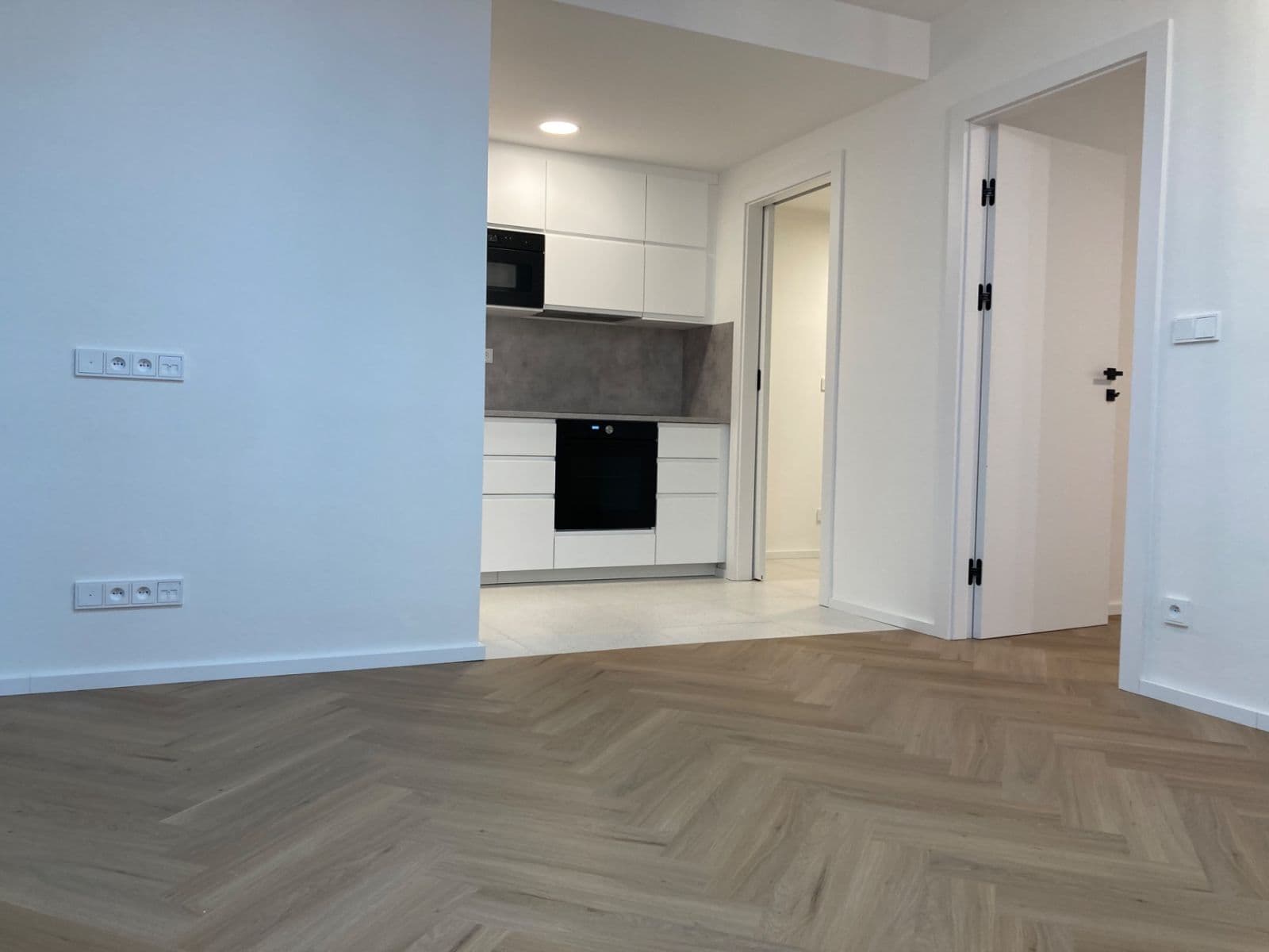 2 bedroom with open-plan kitchen flat to rent, 64 m², Merhautova, Brno, Jihomoravský Region 2 bedroom with open-plan kitchen flat to rent, 64 m², Merhautova, Brno, Jihomoravský Region