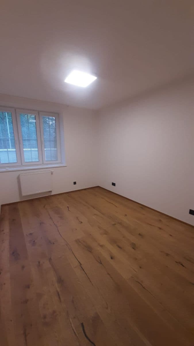2 bedroom with open-plan kitchen flat to rent, 78 m², Sulická, Prague, Prague 2 bedroom with open-plan kitchen flat to rent, 78 m², Sulická, Prague, Prague