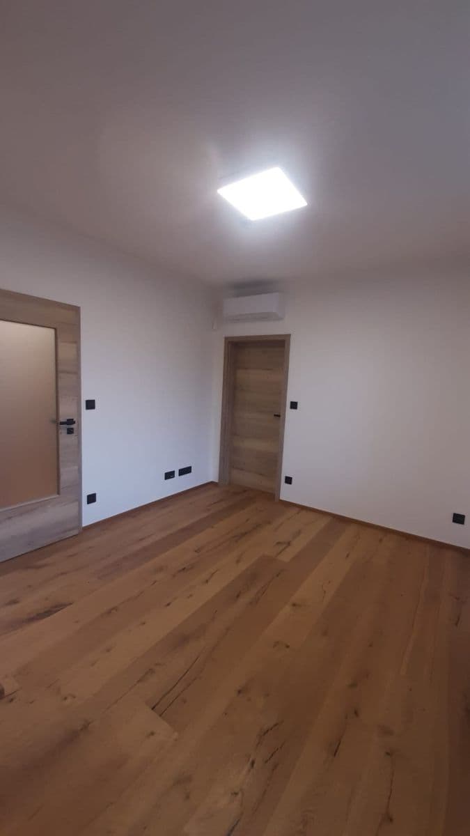 2 bedroom with open-plan kitchen flat to rent, 78 m², Sulická, Prague, Prague 2 bedroom with open-plan kitchen flat to rent, 78 m², Sulická, Prague, Prague