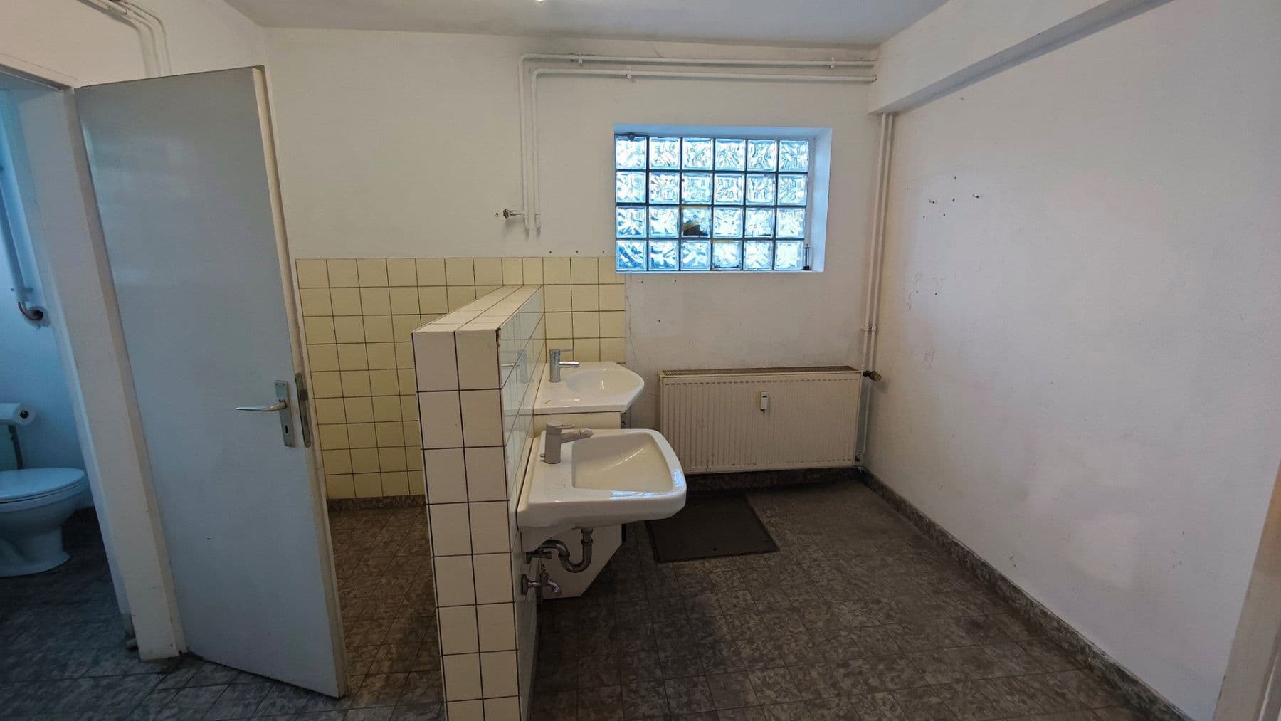 non-residential property to rent, 420 m², Reinshagener Str., Remscheid, North Rhine-Westphalia non-residential property to rent, 420 m², Reinshagener Str., Remscheid, North Rhine-Westphalia