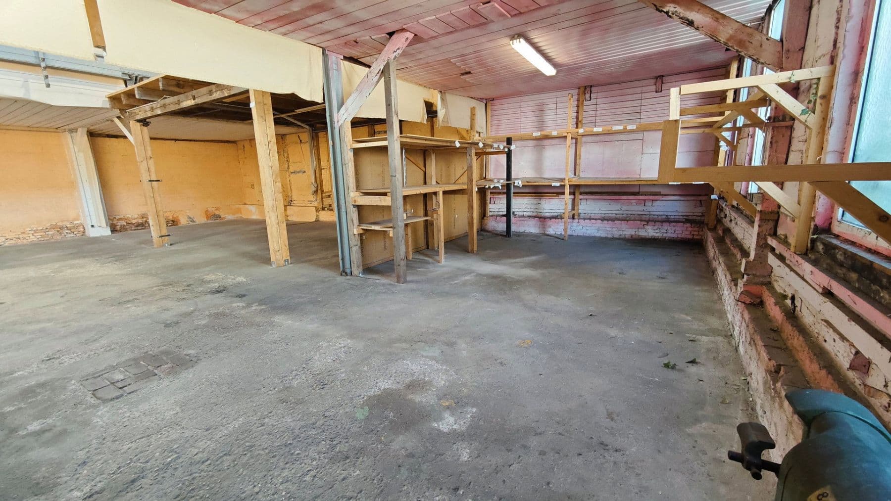 non-residential property to rent, 420 m², Reinshagener Str., Remscheid, North Rhine-Westphalia non-residential property to rent, 420 m², Reinshagener Str., Remscheid, North Rhine-Westphalia