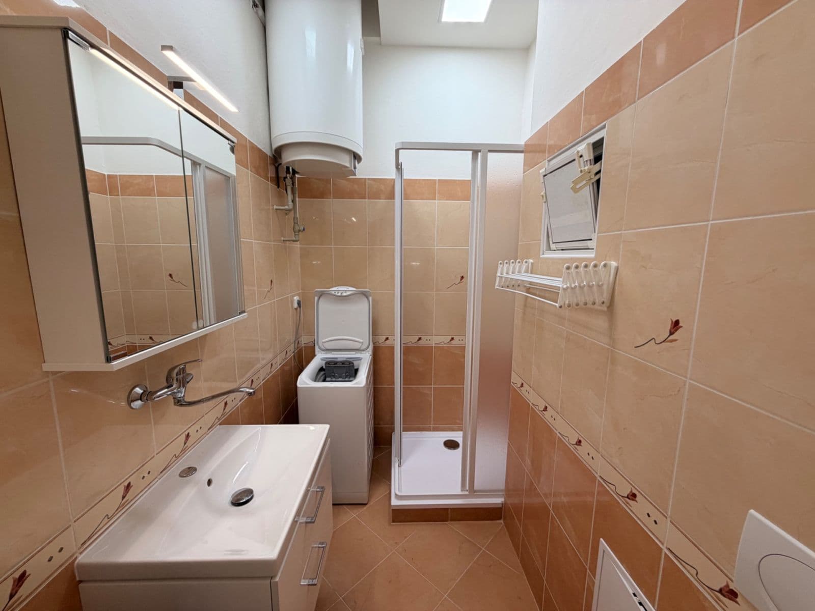 Studio flat to rent, 30 m², Vrchlického, Prague, Prague Studio flat to rent, 30 m², Vrchlického, Prague, Prague