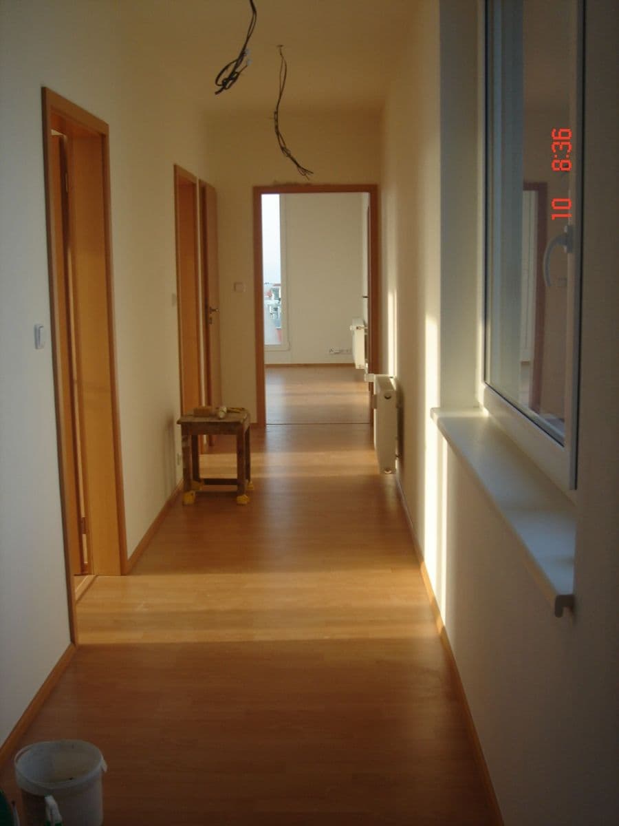 2 bedroom with open-plan kitchen flat to rent, 77 m², Trmická, Prague, Prague 2 bedroom with open-plan kitchen flat to rent, 77 m², Trmická, Prague, Prague