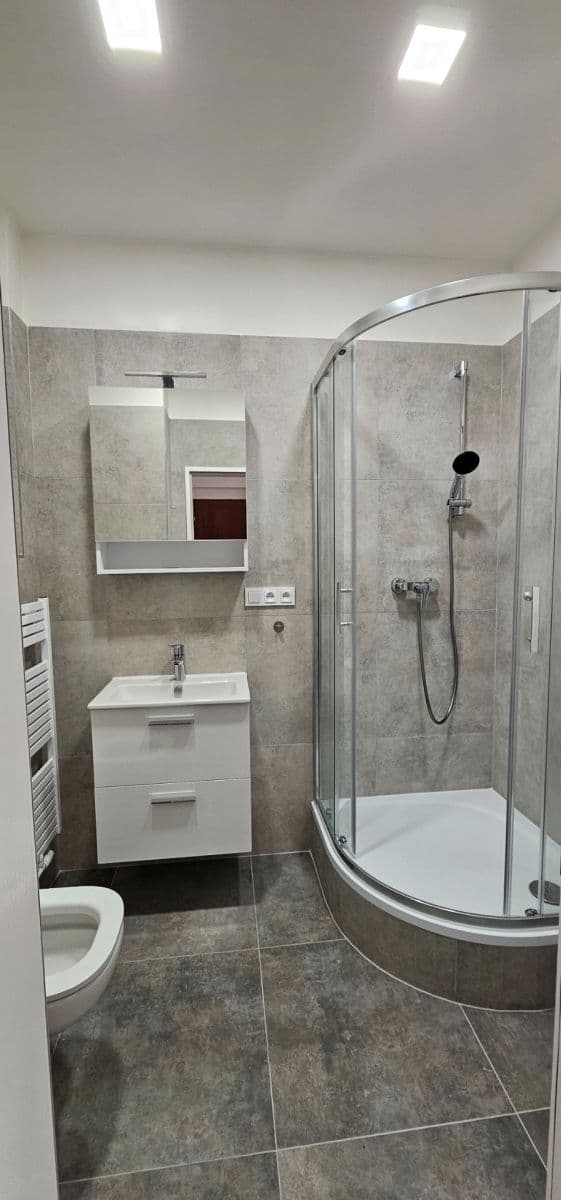 Studio flat to rent, 45 m², Nad Kajetánkou, Prague, Prague Studio flat to rent, 45 m², Nad Kajetánkou, Prague, Prague