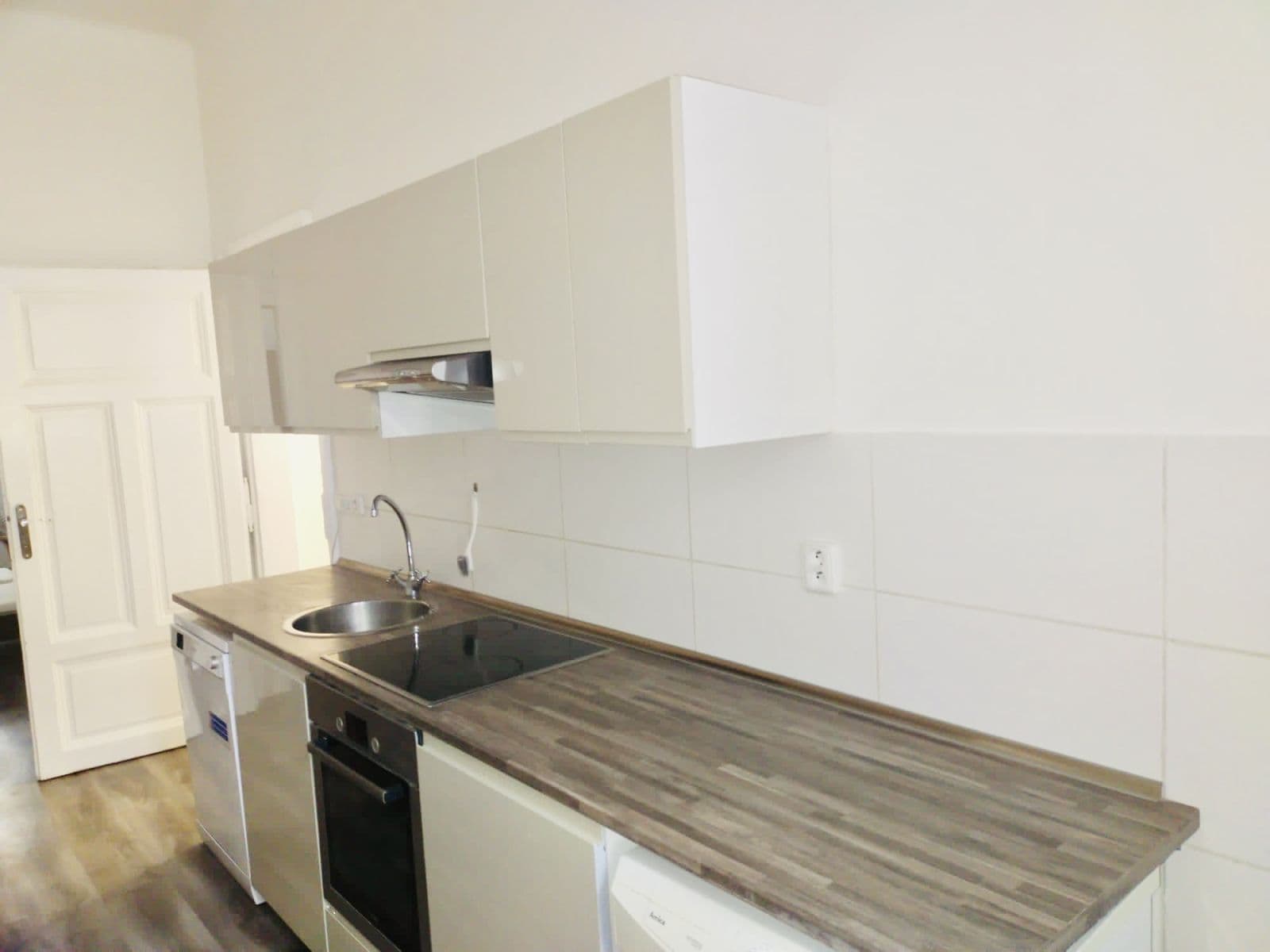 2 bedroom with open-plan kitchen flat to rent, 68 m², Malířská, Prague, Prague 2 bedroom with open-plan kitchen flat to rent, 68 m², Malířská, Prague, Prague