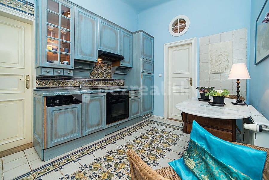 4 bedroom flat to rent, 90 m², Všehrdova, Prague, Prague 4 bedroom flat to rent, 90 m², Všehrdova, Prague, Prague