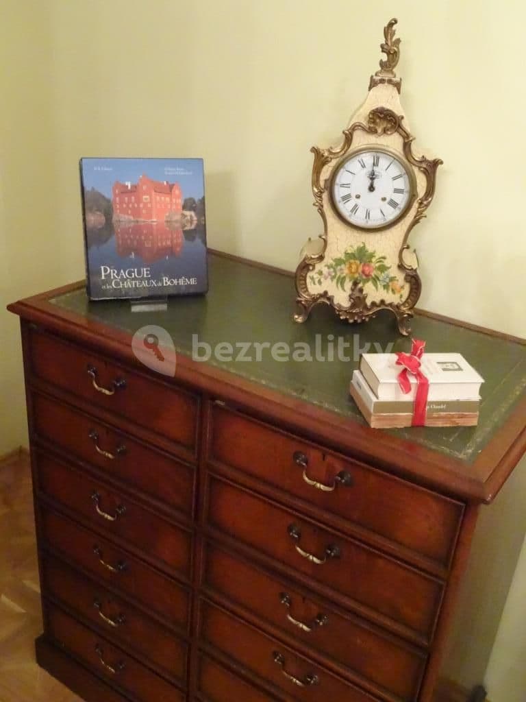 4 bedroom flat to rent, 90 m², Všehrdova, Prague, Prague 4 bedroom flat to rent, 90 m², Všehrdova, Prague, Prague