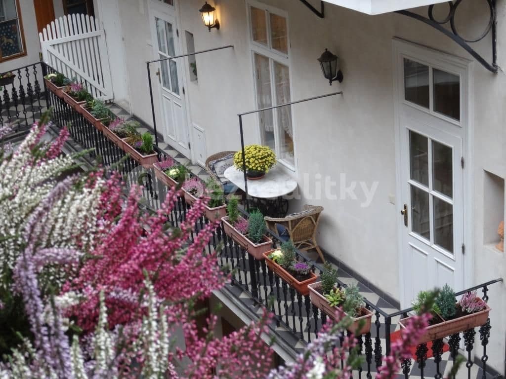 4 bedroom flat to rent, 90 m², Všehrdova, Prague, Prague 4 bedroom flat to rent, 90 m², Všehrdova, Prague, Prague