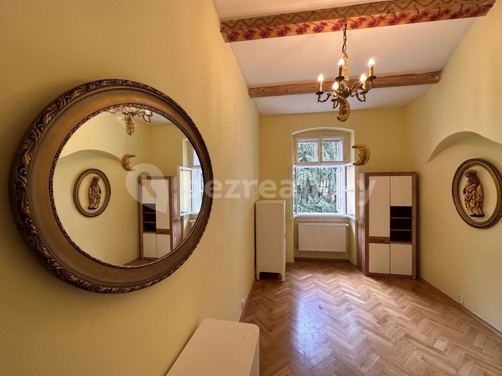 4 bedroom flat to rent, 90 m², Všehrdova, Prague, Prague 4 bedroom flat to rent, 90 m², Všehrdova, Prague, Prague