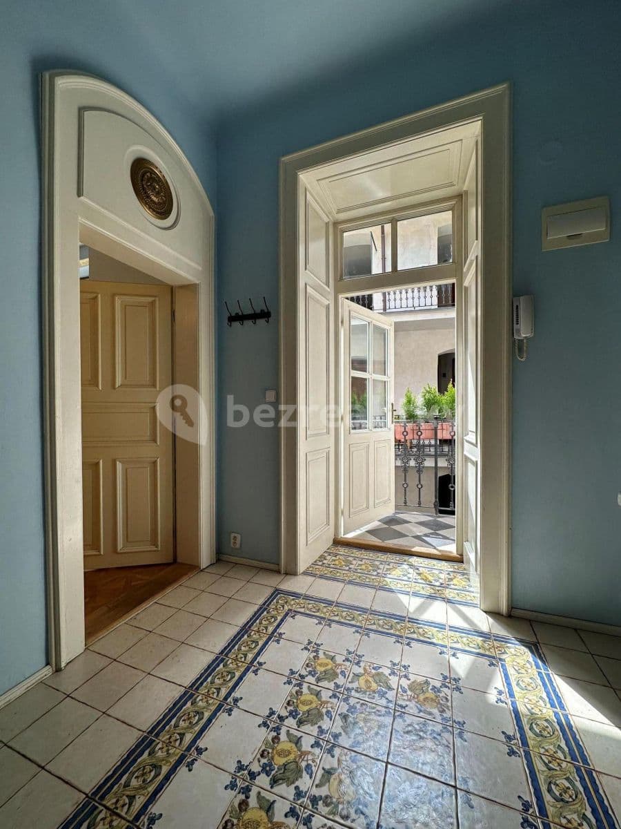 4 bedroom flat to rent, 90 m², Všehrdova, Prague, Prague 4 bedroom flat to rent, 90 m², Všehrdova, Prague, Prague