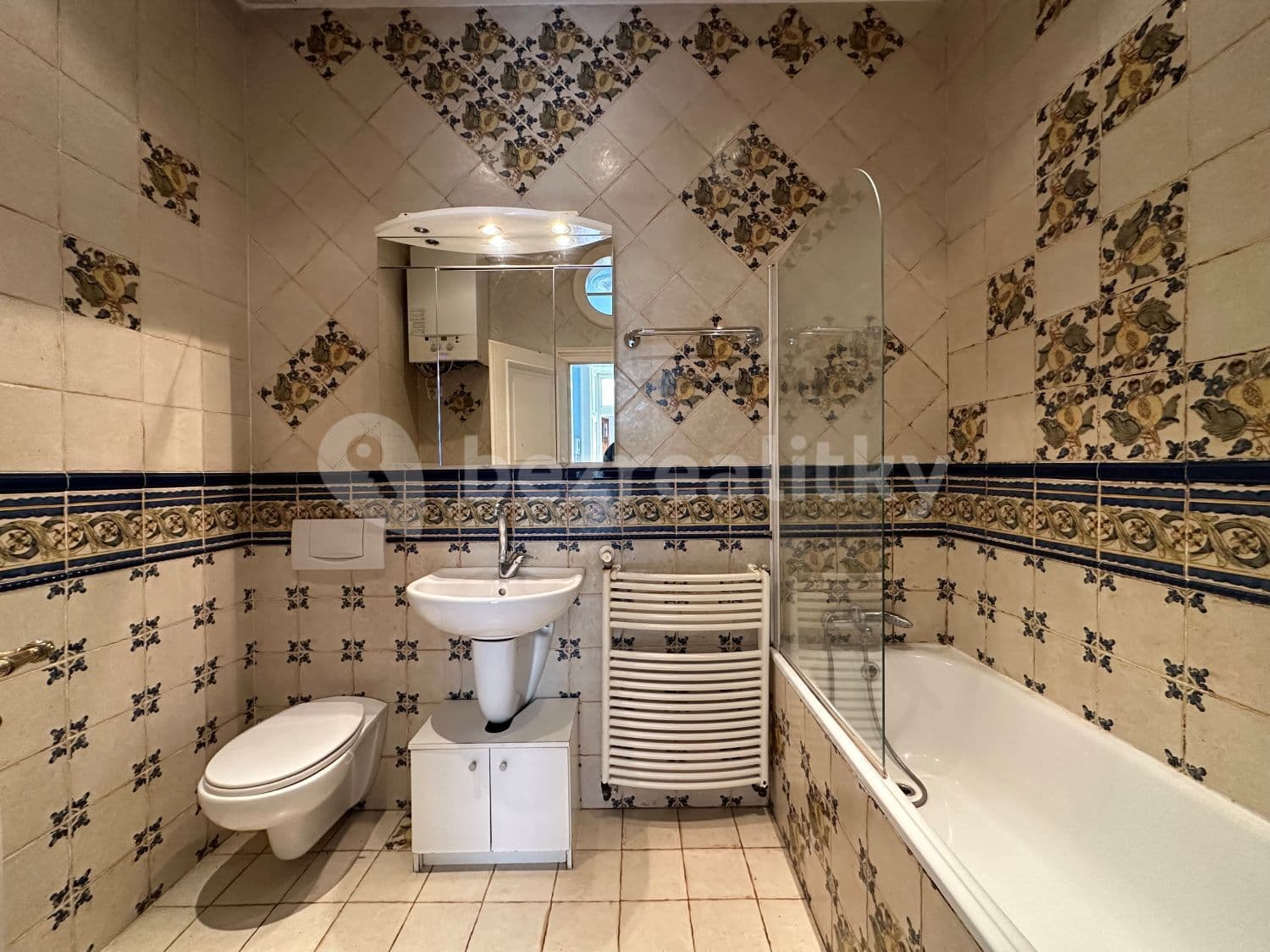 4 bedroom flat to rent, 90 m², Všehrdova, Prague, Prague 4 bedroom flat to rent, 90 m², Všehrdova, Prague, Prague