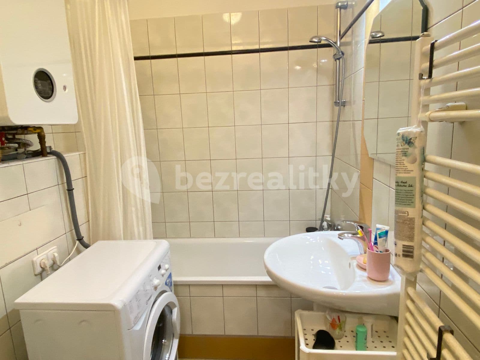 1 bedroom with open-plan kitchen flat to rent, 45 m², Biskupcova, Prague, Prague 1 bedroom with open-plan kitchen flat to rent, 45 m², Biskupcova, Prague, Prague