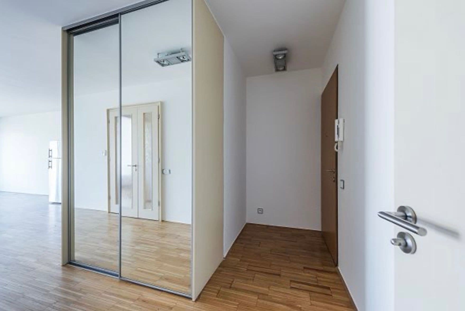 1 bedroom with open-plan kitchen flat to rent, 73 m², Rohanské nábřeží, Prague, Prague 1 bedroom with open-plan kitchen flat to rent, 73 m², Rohanské nábřeží, Prague, Prague
