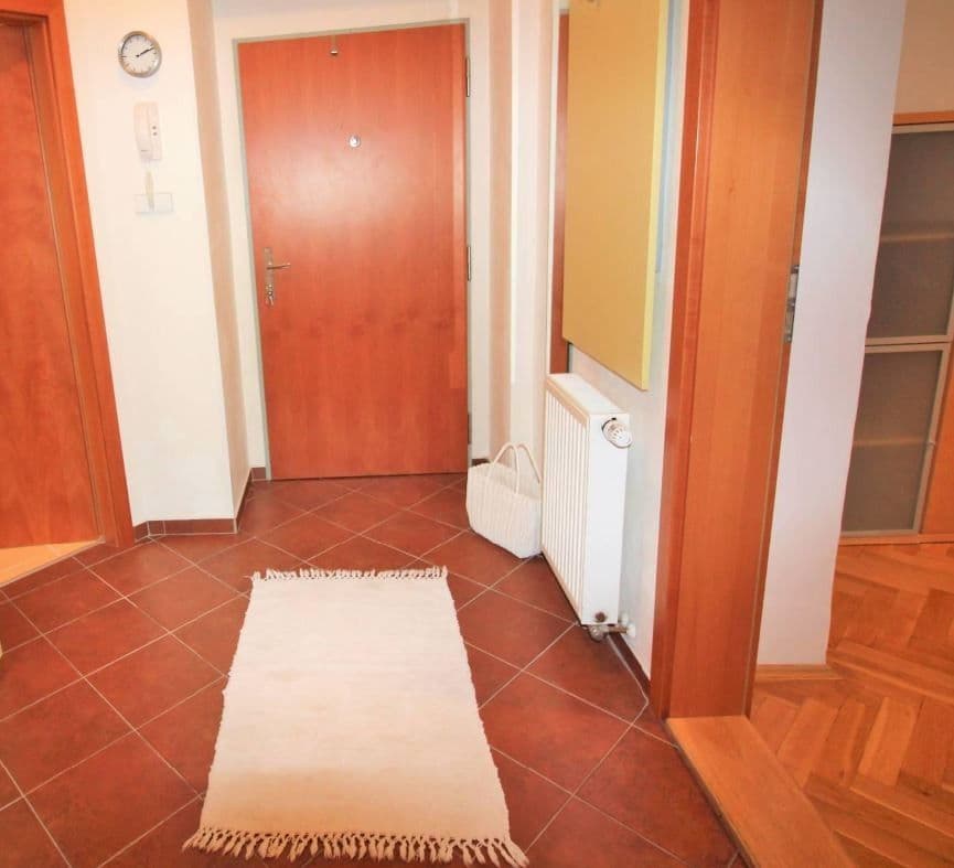 2 bedroom flat to rent, 68 m², U Okrouhlíku, Prague, Prague 2 bedroom flat to rent, 68 m², U Okrouhlíku, Prague, Prague