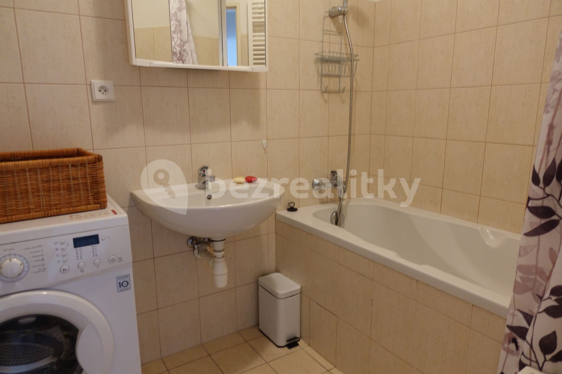 1 bedroom with open-plan kitchen flat to rent, 74 m², Nad Šestikopy, Prague, Prague 1 bedroom with open-plan kitchen flat to rent, 74 m², Nad Šestikopy, Prague, Prague