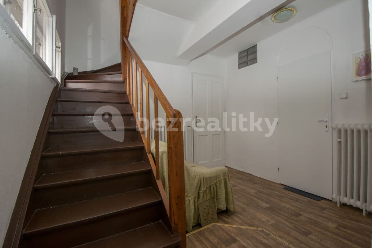 Small studio flat to rent, 15 m², Výstupní, Prague, Prague