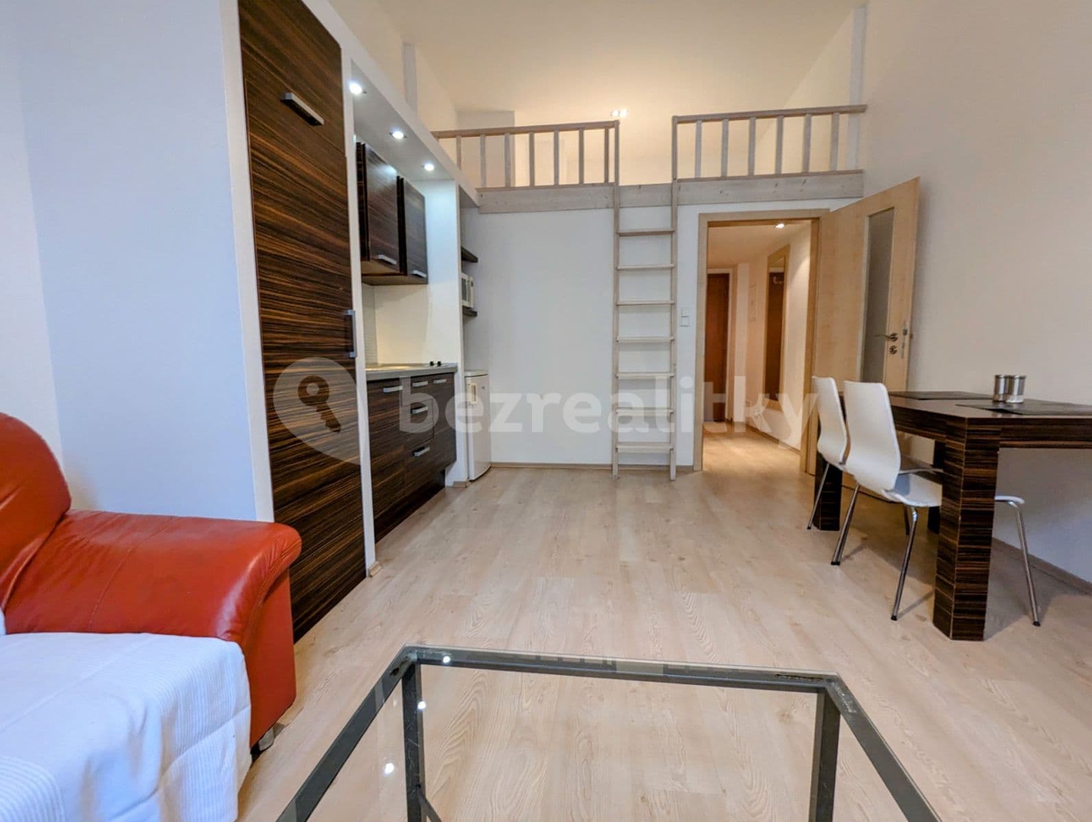 Studio flat to rent, 36 m², Špitálská, Hradec Králové, Královéhradecký Region Studio flat to rent, 36 m², Špitálská, Hradec Králové, Královéhradecký Region