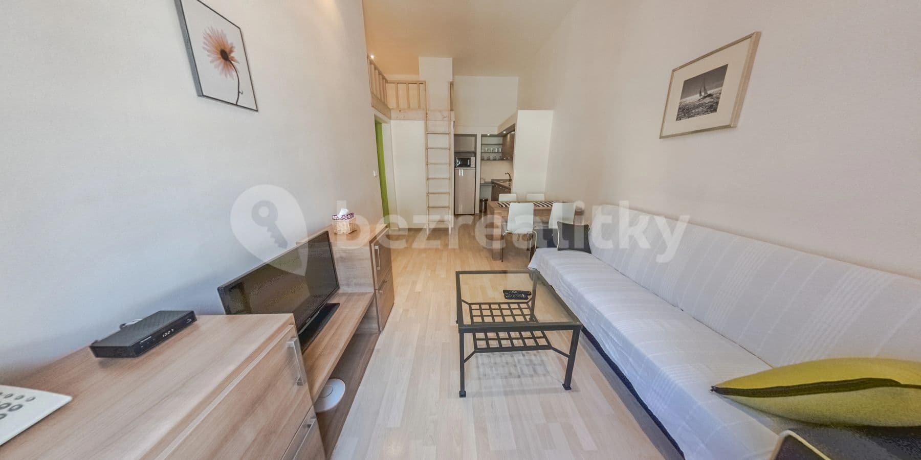 1 bedroom with open-plan kitchen flat to rent, 40 m², Špitálská, Hradec Králové, Královéhradecký Region 1 bedroom with open-plan kitchen flat to rent, 40 m², Špitálská, Hradec Králové, Královéhradecký Region