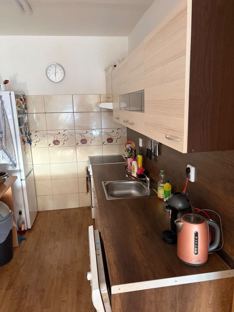2 bedroom with open-plan kitchen flat to rent, 72 m², Makovského, Prague, Prague 2 bedroom with open-plan kitchen flat to rent, 72 m², Makovského, Prague, Prague