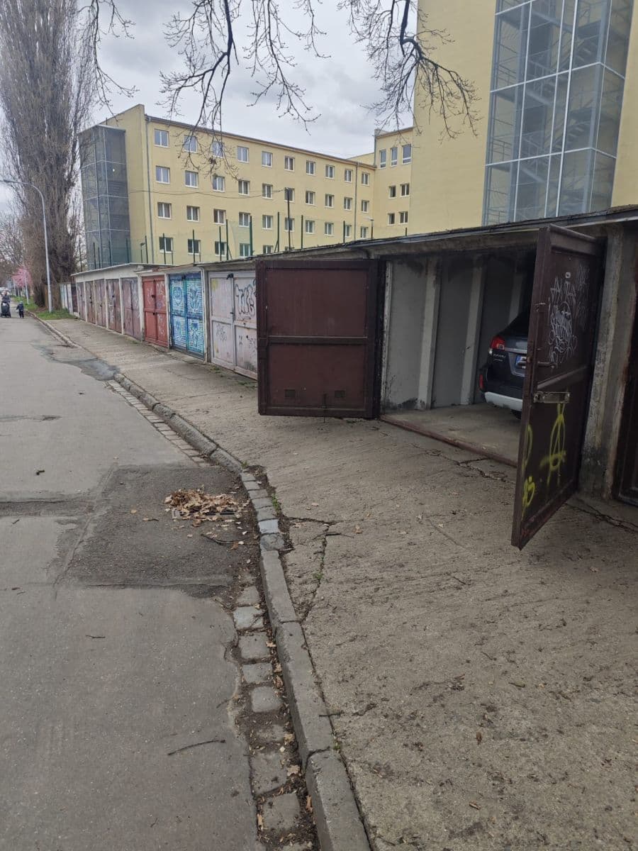 garage to rent, 20 m², Sazenice, Brno, Jihomoravský Region garage to rent, 20 m², Sazenice, Brno, Jihomoravský Region